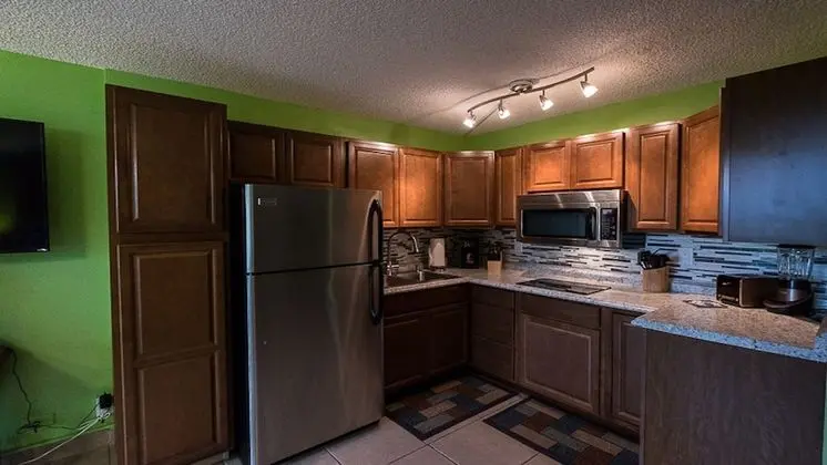 Oceanfront Remodeled Studio Condo - Mutfak