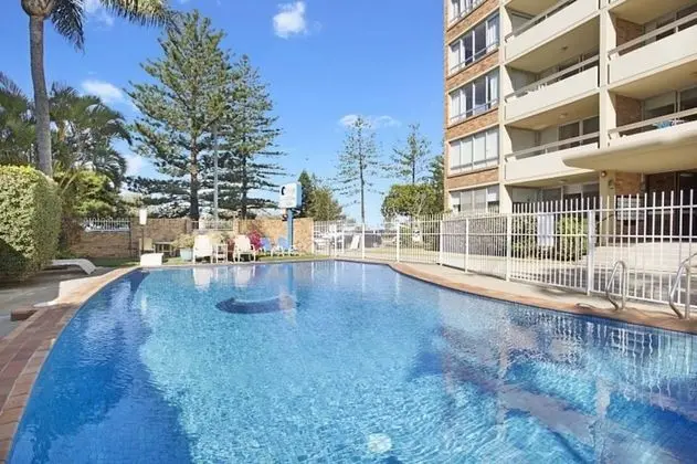 Oceania Beachside Holiday Apartments - Havuz