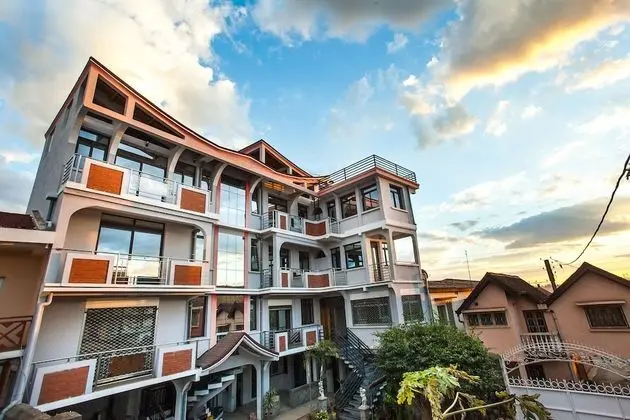 Oceanis Home & Voyages