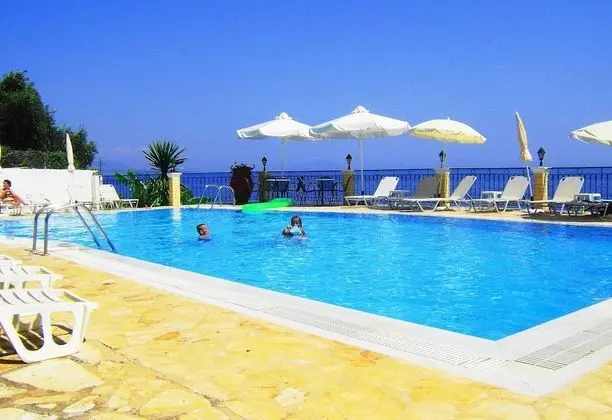Oceanis Rooms Apartments - Havuz