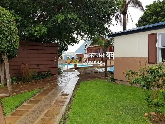 Oceans Hotel & Self Catering - Dış Mekan