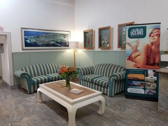 Oceans Hotel & Self Catering - Lobi