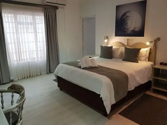 Oceans Hotel & Self Catering - Oda