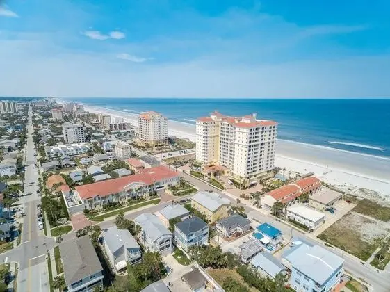 Oceanside Paradise - Ultra-modern Beach Townhouse - Plaj