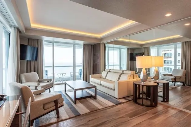 Oceanview Condo in Central Beach - Oda Düzeni