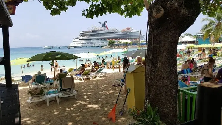Ocho Rios Villa at Coolshade III - Plaj