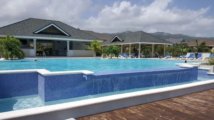 Ocho Rios Villa at Coolshade X - Havuz
