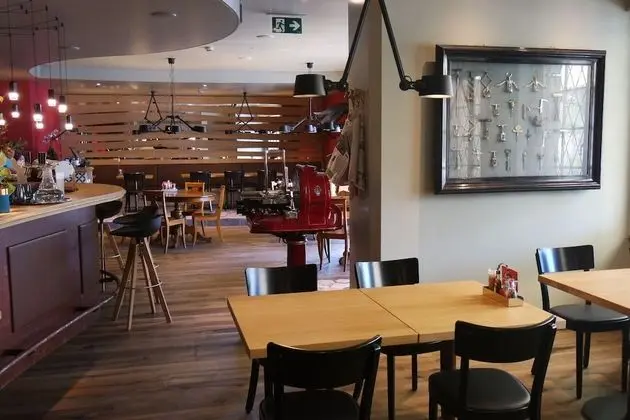 Ochsen Lodge by Ochsen Lenzburg - Yerinde Yemek