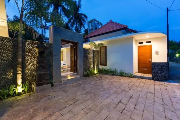 ODIKA LOVINA HOUSES AND VILLAS - Lobi