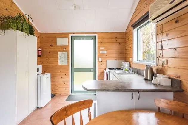 Off The Beaten Trail Accommodation & Bike Tours - Mutfak