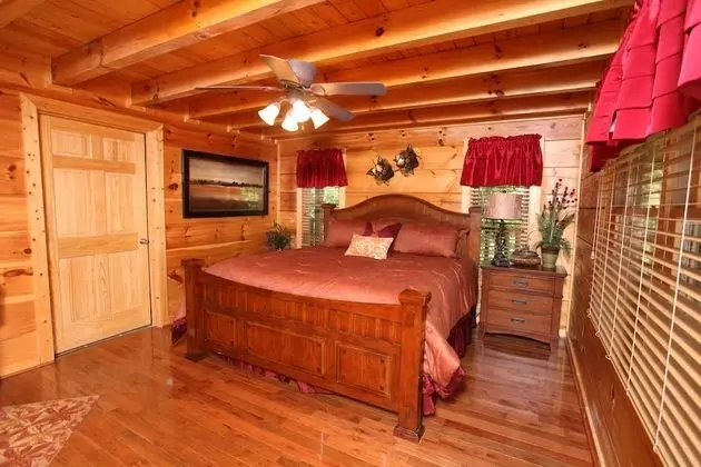 Off The Clock - Four Bedroom Cabin - Oda