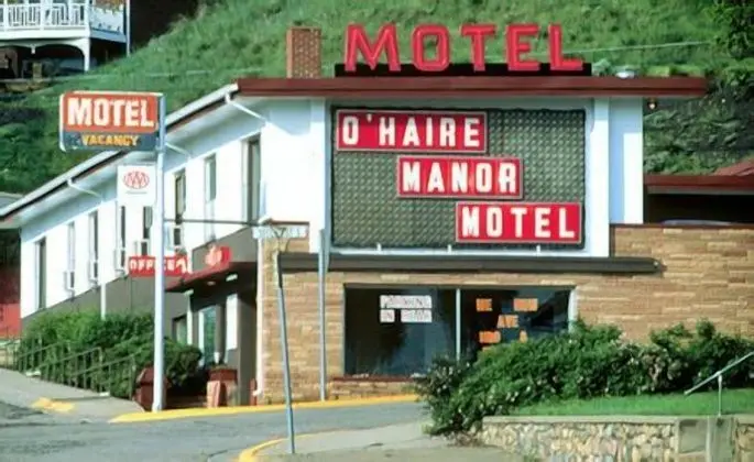 O'Haire Manor Motel & Apartments