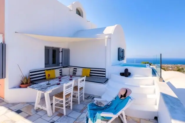 Oia Captain's Villa