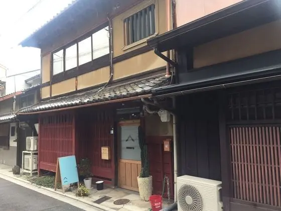 Oil Street Guest House and Space