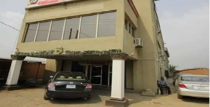Ojei Golden Gate Hotel & Suites