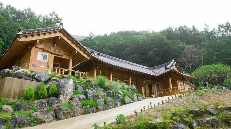 Okcheon Kkotgureumchaeullu Pension