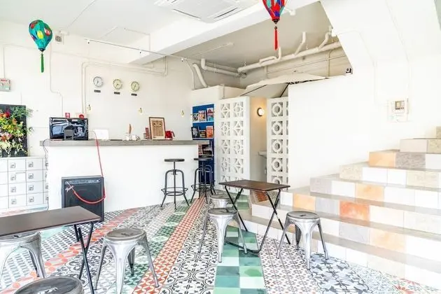 Okinawa Guest House Chanpuru - Hostel - Lobi