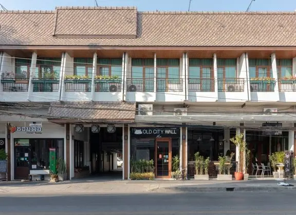 OLD CITY WALL INN