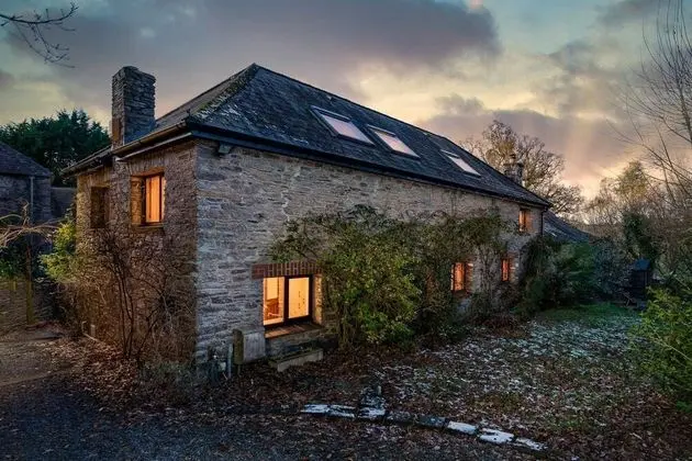 The Old Coach House - Converted Barn With Private Garden Parking and Fireplace