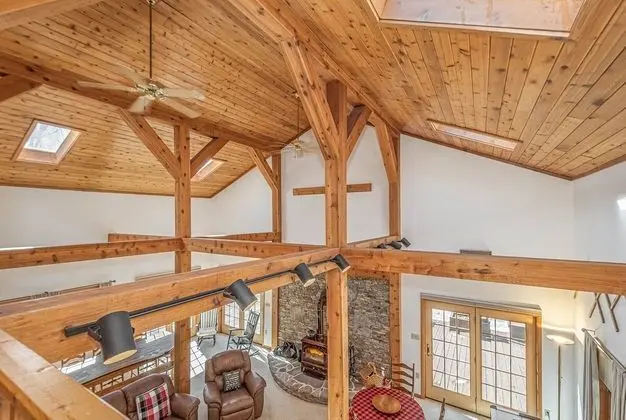Old Moose Barn - Oda