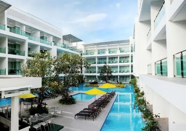The Old Phuket - Karon Beach Resort - Dış Mekan