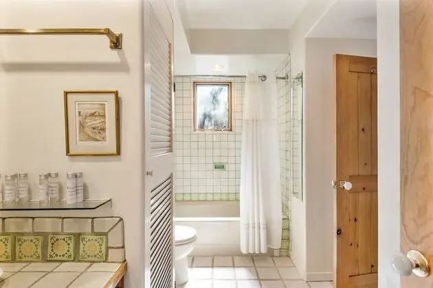 Old Santa Fe Trail - Walk Everywhere, Kiva Fireplace, Amazing Natural Light - Banyo Tipleri