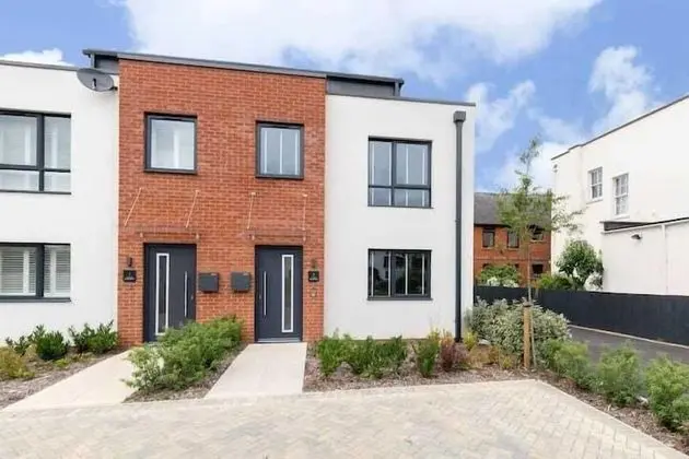 The Old Surgery - Stunning 4 Bedroom Home With Parking In Cheltenham - Dış Mekan