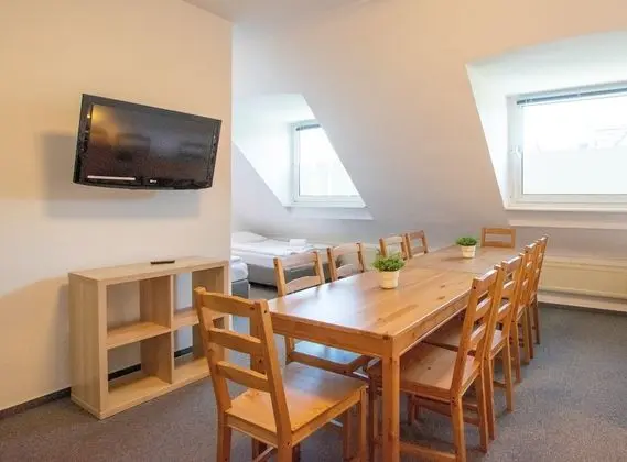 Old Town Large 3 Room Maisonette