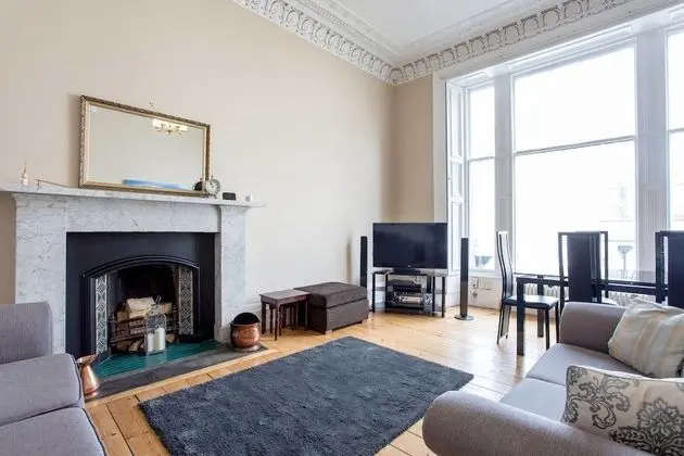 Old Town Stylish Apartment - 5 Mins Walk to Castle