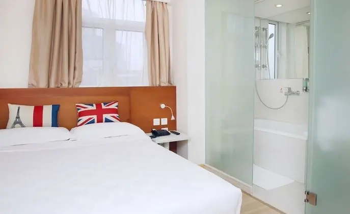 Ole Tai Sam Un Hotel