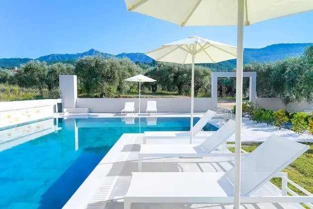 Olia Thassos - Luxury Apartments - Havuz