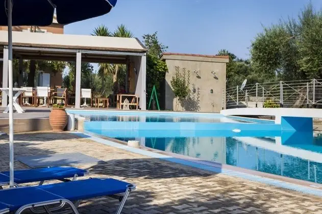 Olive Grove Studios & Apartments - Havuz