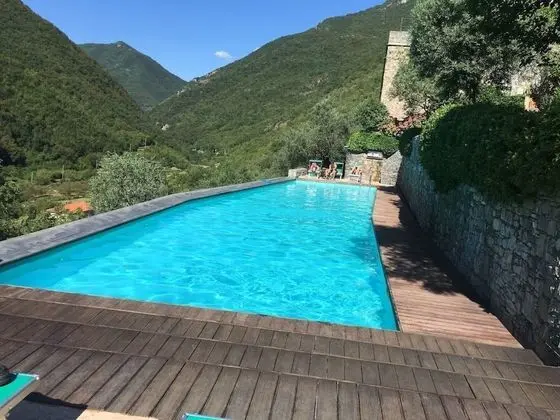 Oliveto Sleeps 4 With Private Garden