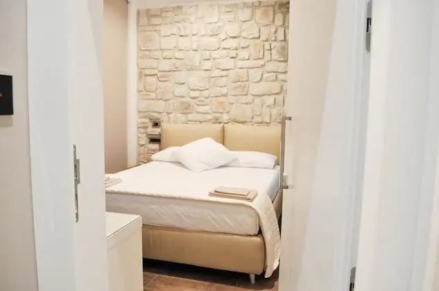 Olivia Rooms Teocrito
