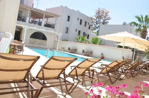 Olivias Group Hotel - Havuz