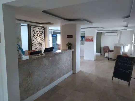 Olivias Group Hotel - Lobi