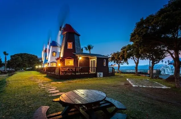 Olleh Windmill Pension & Guesthouse - Hostel