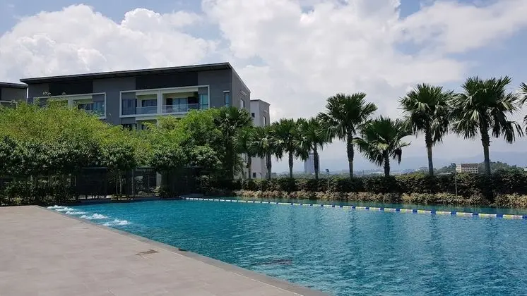 Olumis Homes at Imago Mall The Loft - Havuz