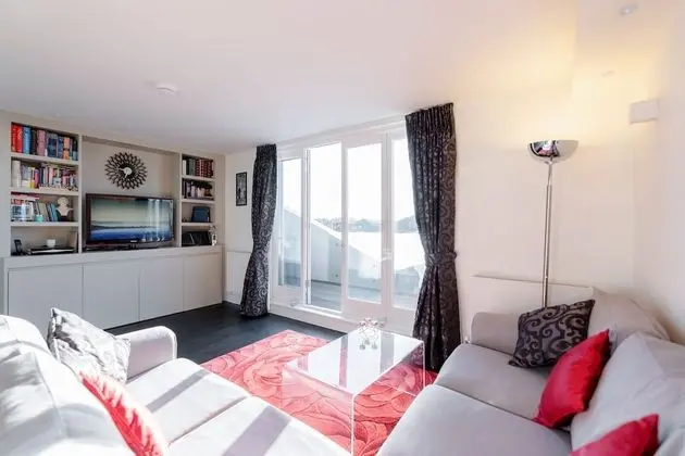 Olympia 2 Bed Duplex by BaseToGo