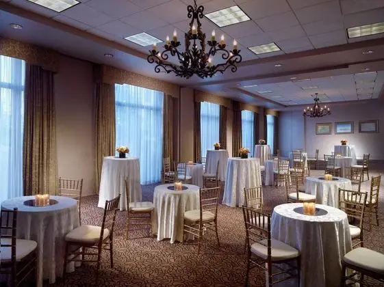 Omni Riverfront - Yeme / İçme