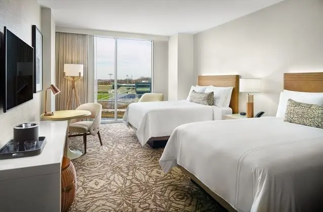 Omni Viking Lakes Hotel