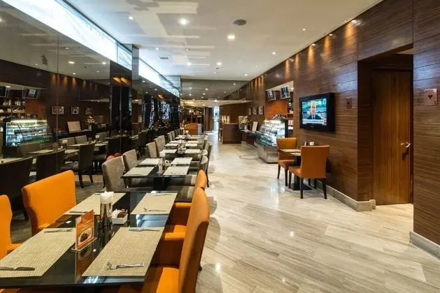 On8 Sukhumvit Nana Bangkok by Compass Hospitality - Yerinde Yemek