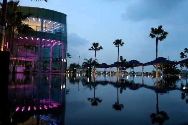 One 15 Marina Club