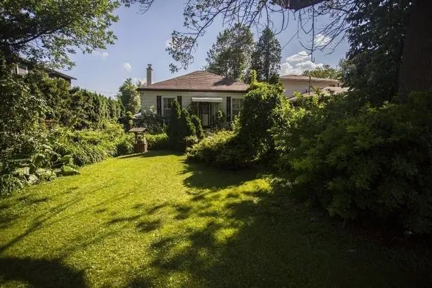 ONE of a Kind Experience Heritage Cottage