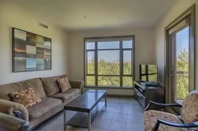 One of a Kind, Top Floor Apartment at Playa No 632 - Oda Düzeni