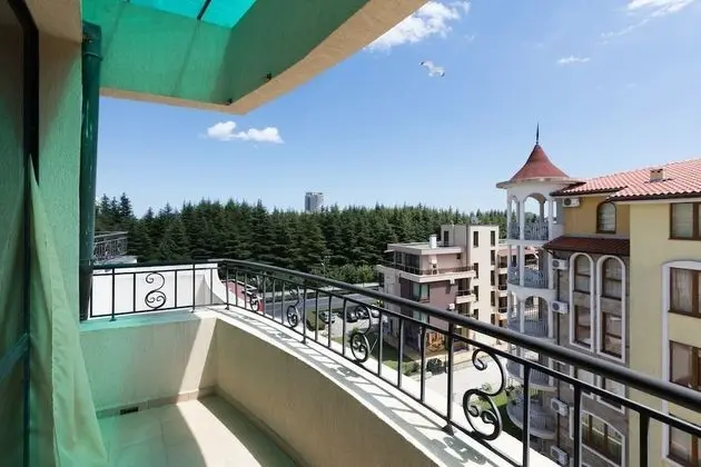 One Bedroom Apartment with Balcony in Avalon Complex