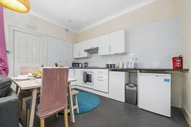 One Bedroom Apartment by Klass Living Serviced Accommodation Bellshill - Elmbank Street Apartment with WIFI and Parking - Mutfak