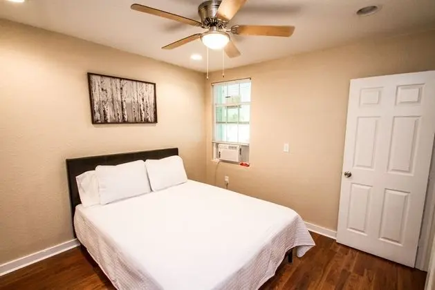 One Bedroom Apartment Near Downtown With Sleeper