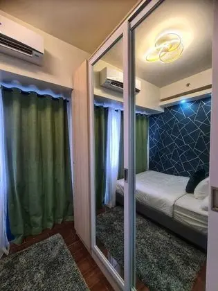 One Bedroom Balcony With Great Location and Value - Oda