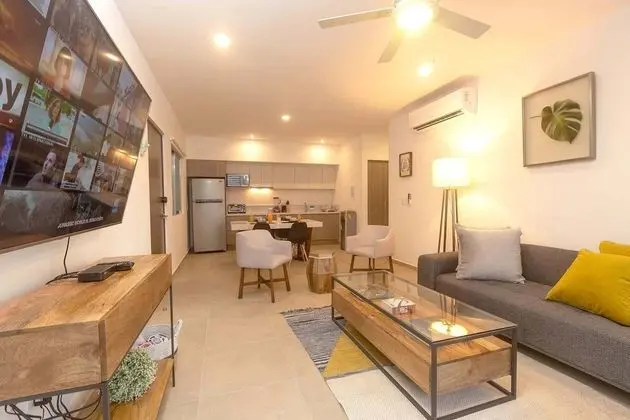 One Bedroom, Great Location, Large Roof Pool With Beautiful Views, Gym Included